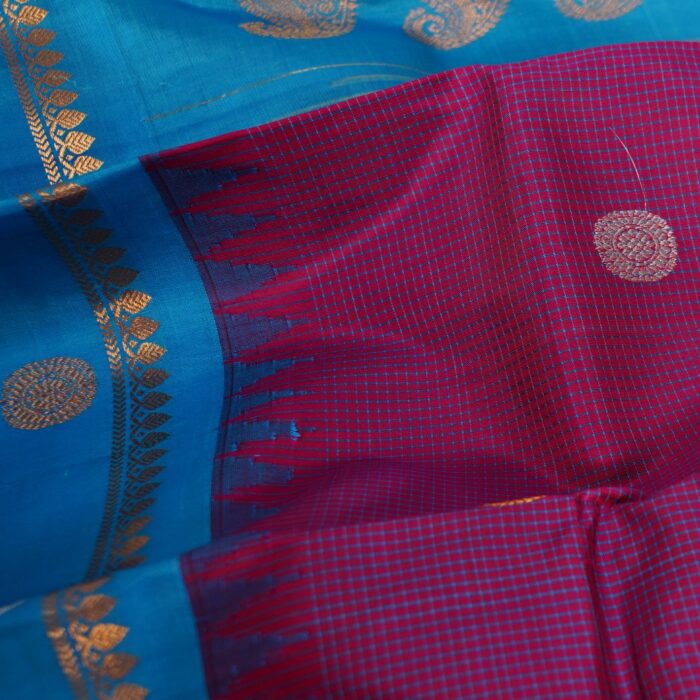 Classic Saree - Image 5