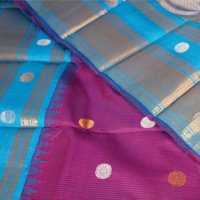 Classic Saree - Image 4