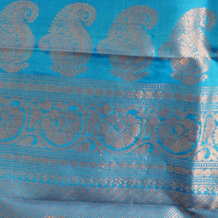 Classic Saree - Image 2